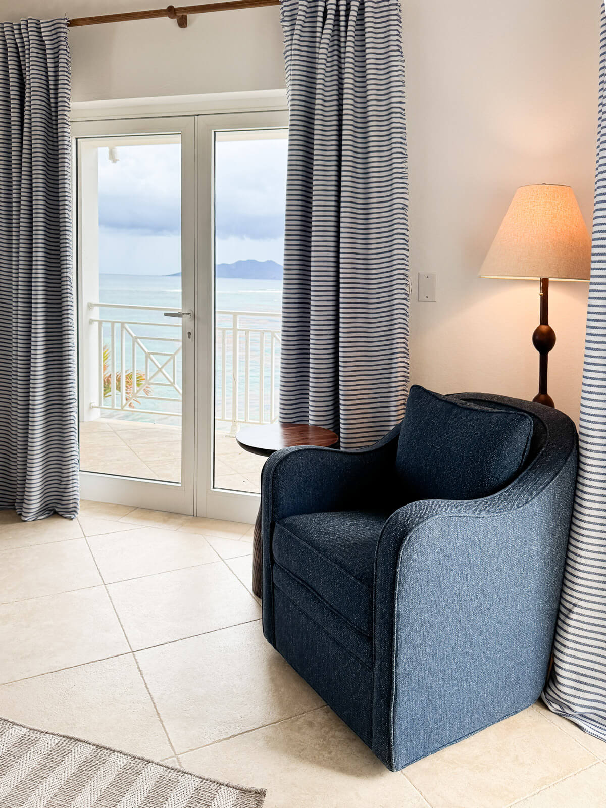 Water's Edge — private ensuite bath